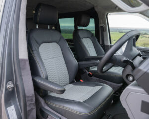 Custom front seats in grey leather with yellow contrast stitching